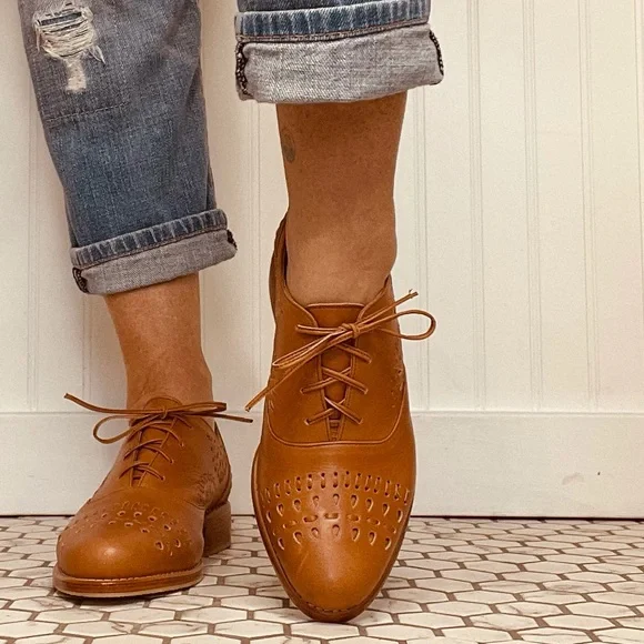 ELF Heartbreak Leather Oxfords size 8
Never worn - Picture 10 of 15